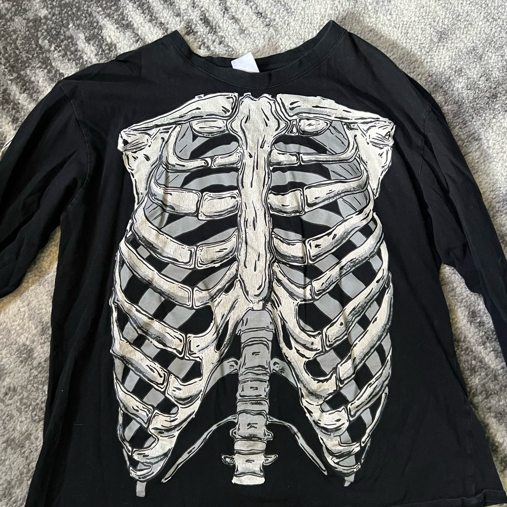 Black and White Skeleton Graphic Long Sleeve Tee